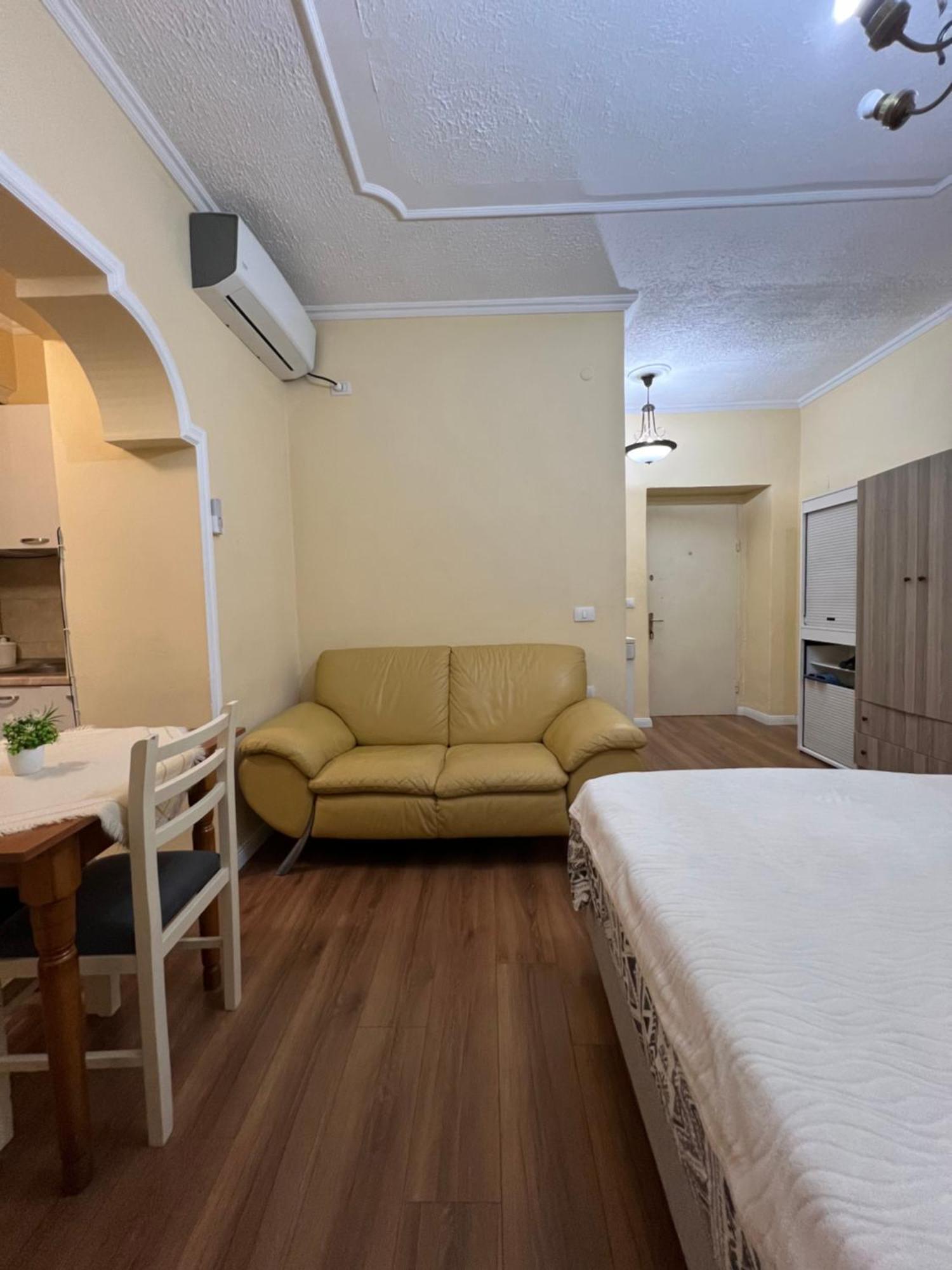 Alle'S M Shyri Studio Apartment تيرانا المظهر الخارجي الصورة